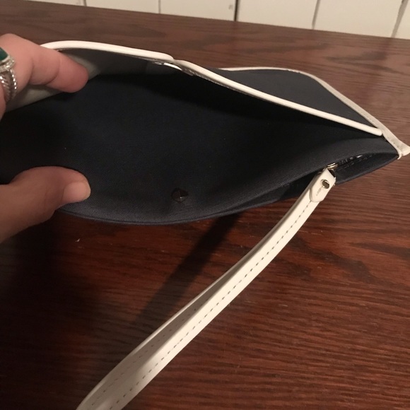 ♠️ Kate Spade ♠️ Wristlet - Picture 3 of 5